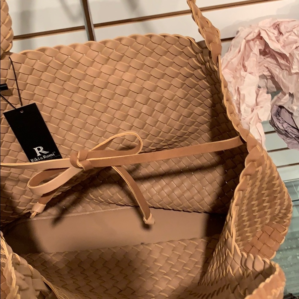 Riki & Romi Tote - Picture 4 of 5